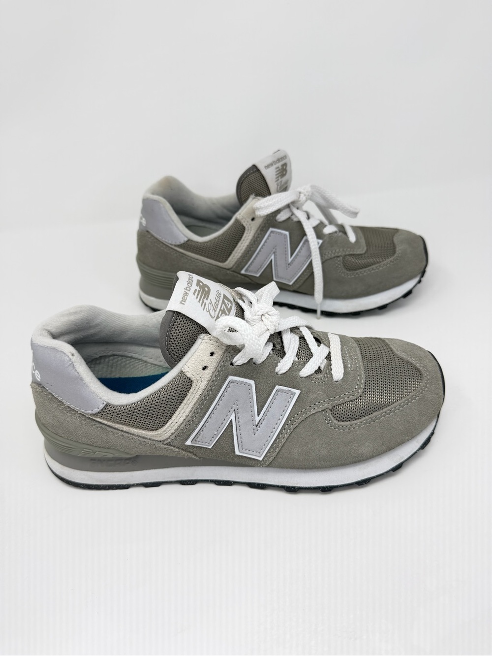 New Balance 574 Classic WL574EVG Grey White Women Size 8 Used - Picture 2 of 7